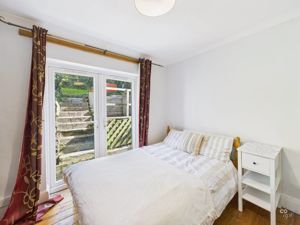 bedroom - click for photo gallery